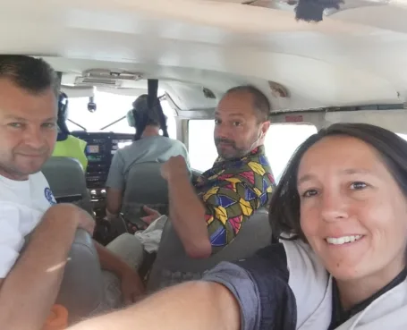 Dag 2 in Tanzania; Nicole en team onderweg naar Haydom.
