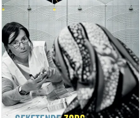 Voorkant rapport Geketende zorg. Gezondheidszorgen in vreemdelingendetentie